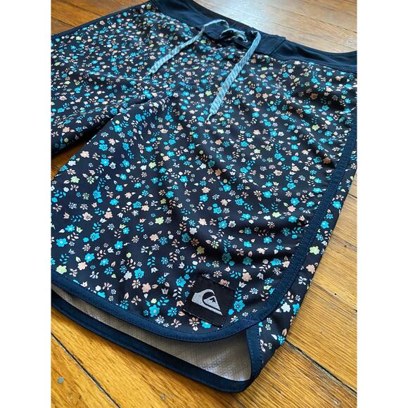 QUIKSILVER Black w/Multicolor Floral Boardshorts sz 32 - Picture 5 of 12